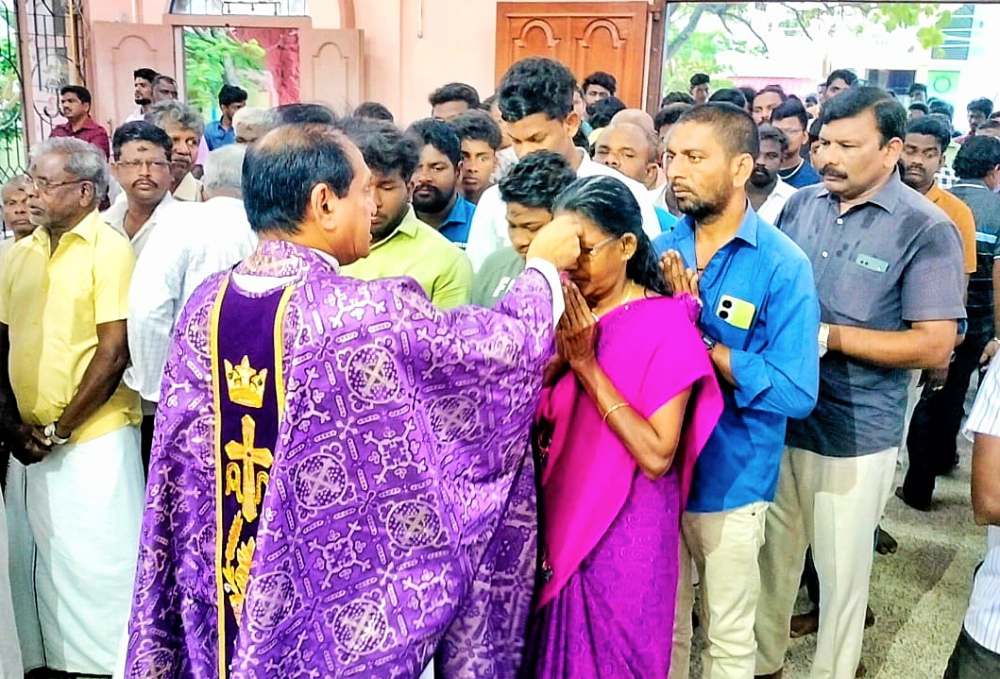 கிறிஸ்தவர்களின் தவக்காலம் தொடக்கம் - தூத்துக்குடி மாவட்டத்தில் தேவாலயங்களில் சிறப்பு வழிபாடு