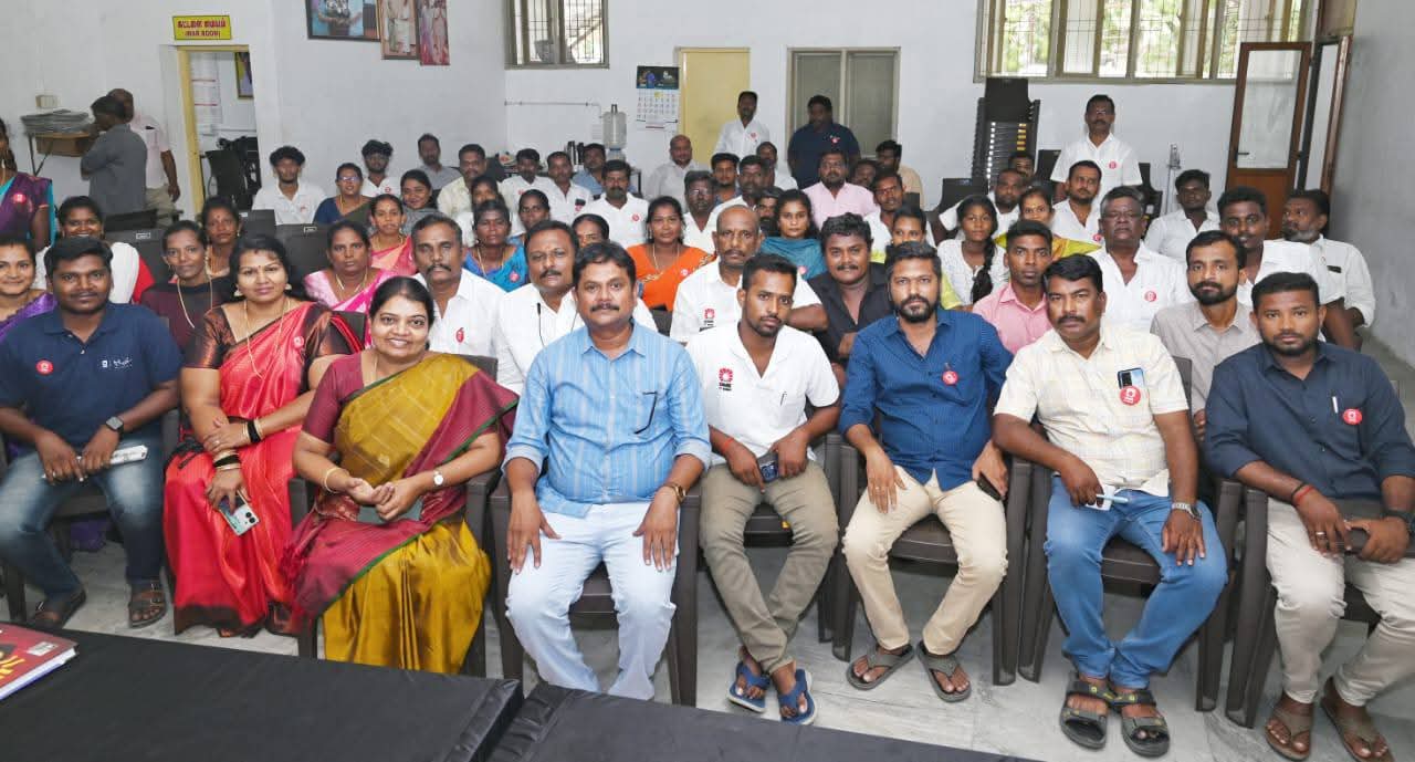 தூத்துக்குடி தொகுதியில் ஓட்டு வங்கியை இழக்கிறதா திமுக.?.!  தகவல் தொழில்நுட்ப அணியின் மந்தநிலையே காரணமா.?