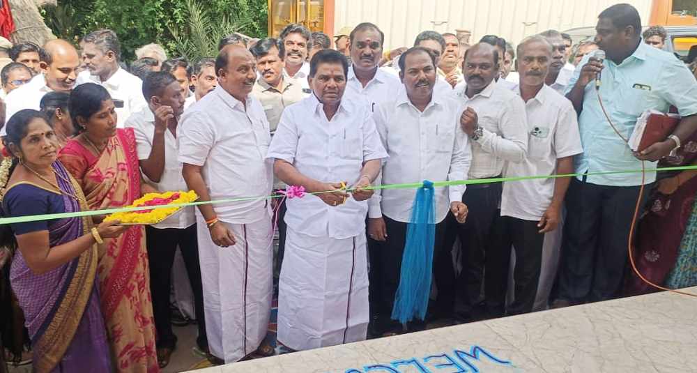 ஆத்தூர் பேரூராட்சி சார்பாக புதிய பயணிகள் நிழற்குடை - அமைச்சர் திறந்து வைத்தார்
