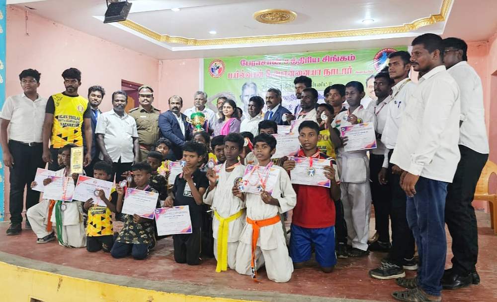 மாநில சிலம்பம் மற்றும் கராத்தே போட்டியில் நாசரேத் ஆலன் திலக் அணிக்கு கோப்பை