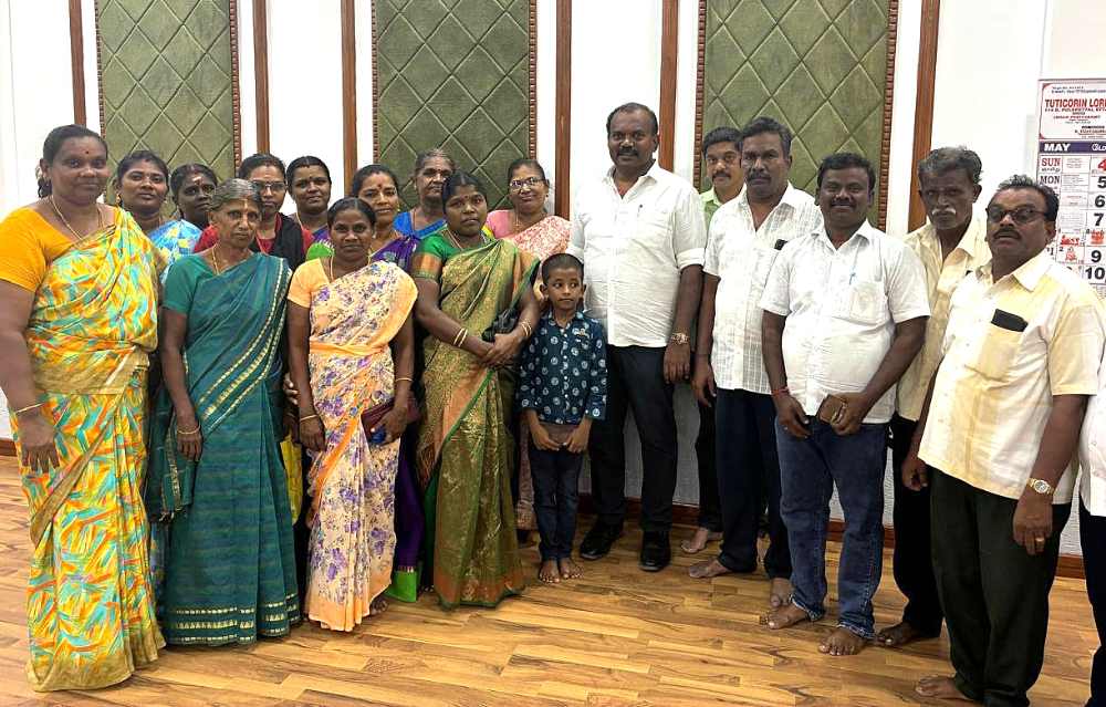 தூத்துக்குடி மாநகராட்சி வாா்டு  45 மற்றும் 50வது வார்டு பகுதி மக்கள் மேயர் ஜெகன் பொியசாமிக்கு பாராட்டு