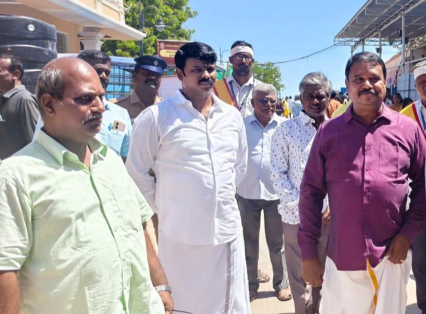 திருச்செந்தூர் முருகன் கோயிலில் நீதிபதி புகழேந்தி திடீர் ஆய்வு - தங்கும் விடுதிகளில் டிவிக்களை அகற்ற உத்தரவு