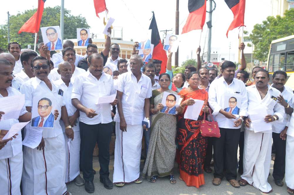 அம்பேத்கரை இழிவு செய்த அமித்ஷாவை கண்டித்து தூத்துக்குடியில் அம்பேத்கர் சிலை முன்பு மேயர் ஜெகன் பெரியசாமி தலைமையில் ஆர்ப்பாட்டம்
