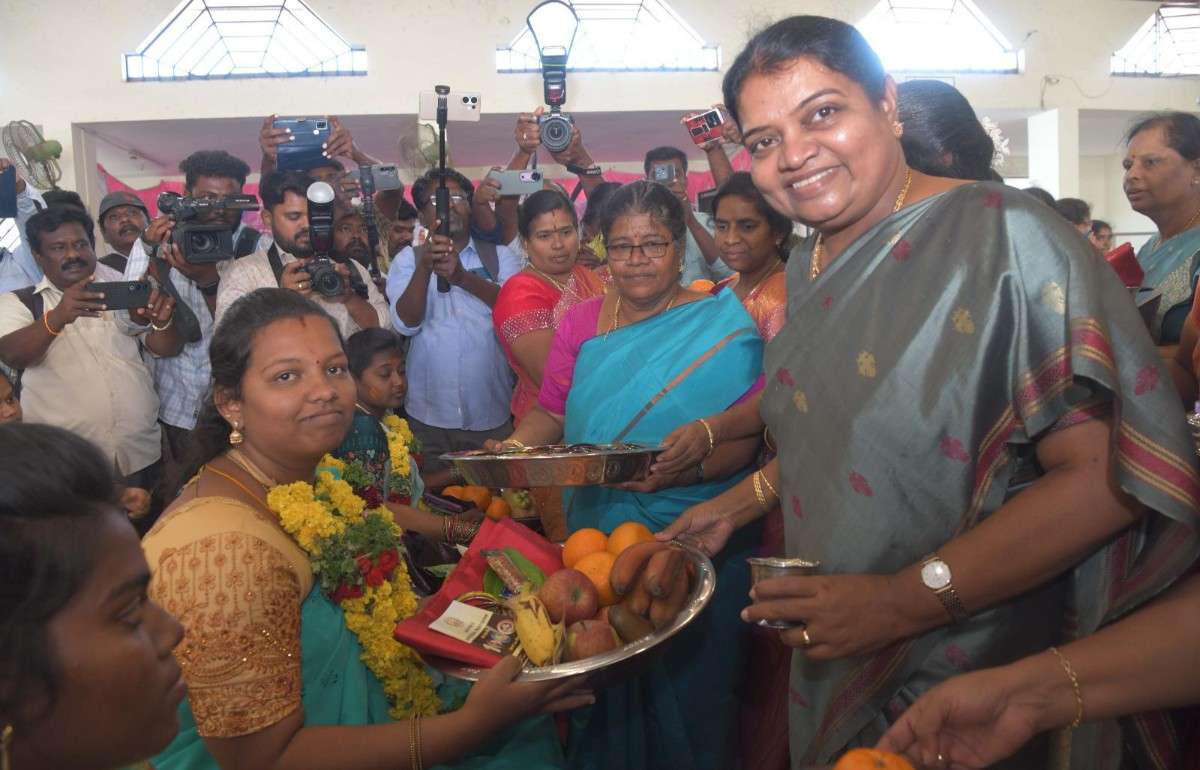 கர்ப்பிணி பெண்களின் குழந்தைகள் மகிழ்ச்சிக்கு கொலுசு, வளையல் சத்தம் அவசியம் தூத்துக்குடி வளைகாப்பு விழாவில் அமைச்சர் கீதாஜீவன் பேசினார்