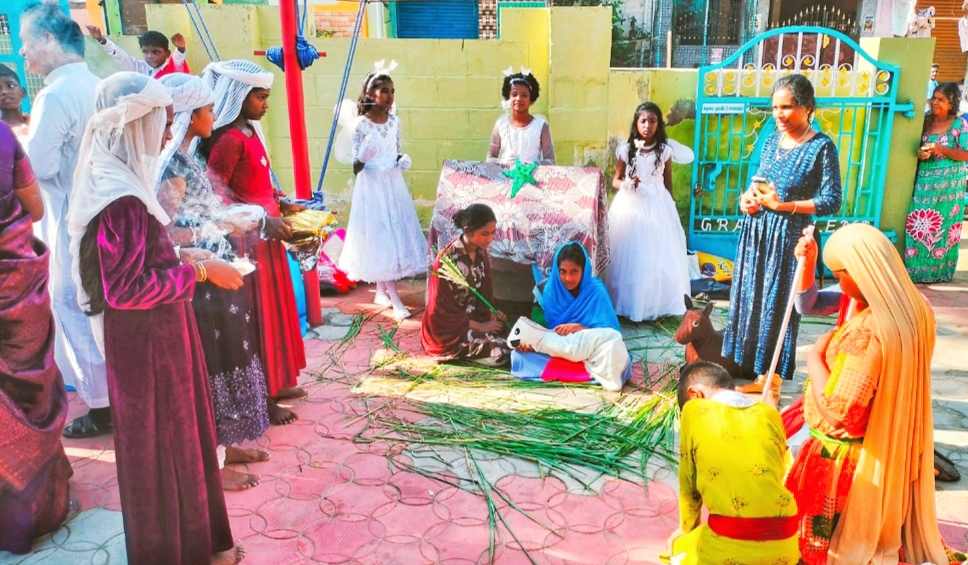 தூத்துக்குடி புனித லூா்து அன்னை ஆலயத்தில் விவிலிய வாரம்- சிறுவர், சிறுமிகள் கண்காட்சியுடன் துவங்கியது.