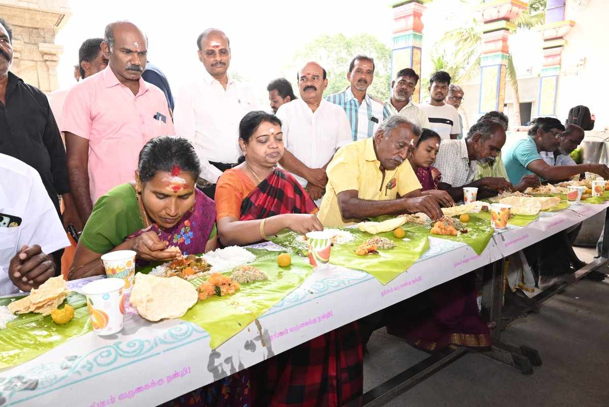 தூத்துக்குடி சிவன்கோவிலில் சமபந்தி அன்னதானம் -  அமைச்சர் கீதாஜீவன் தொடங்கி வைத்தார்