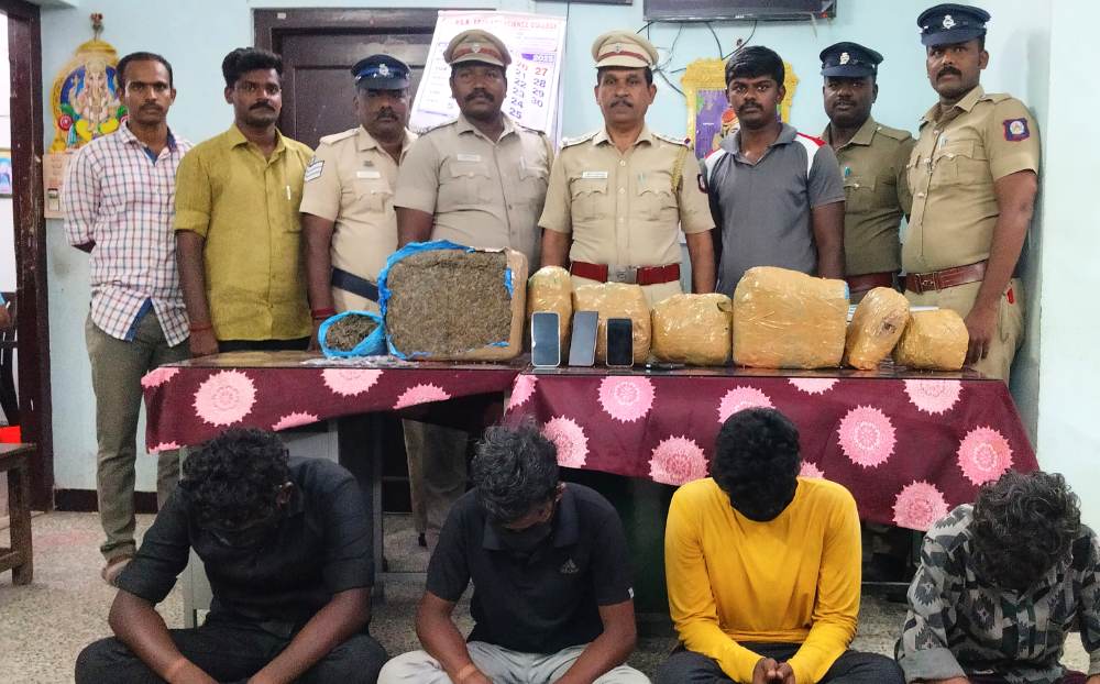 23 கிலோ 720 கிராம் கஞ்சா காருடன் பறிமுதல்: 4 பேர் கைது - அதிரடி காட்டும் தூத்துக்குடி காவல்துறை.!.