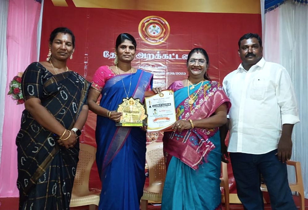 தூத்துக்குடி மாநகராட்சி பள்ளி ஆசிாியைக்கு, ஆசிரியர் சிற்பி விருது